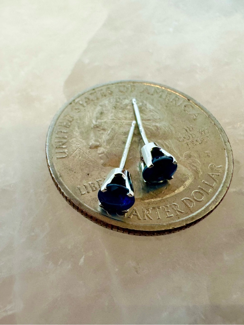 Natural Blue Diamond Studs (1/4 ct), 14K white gold. - Picture 4 of 6